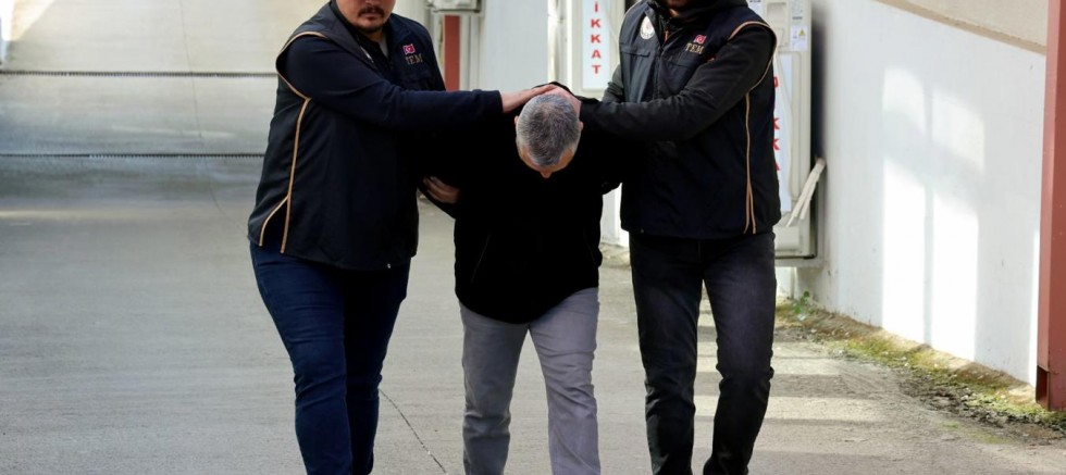 Çatı katında saklanan FETÖ hükümlüsü yakalandı